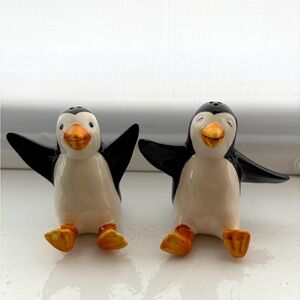 Vintage penguin salt and pepper shakers